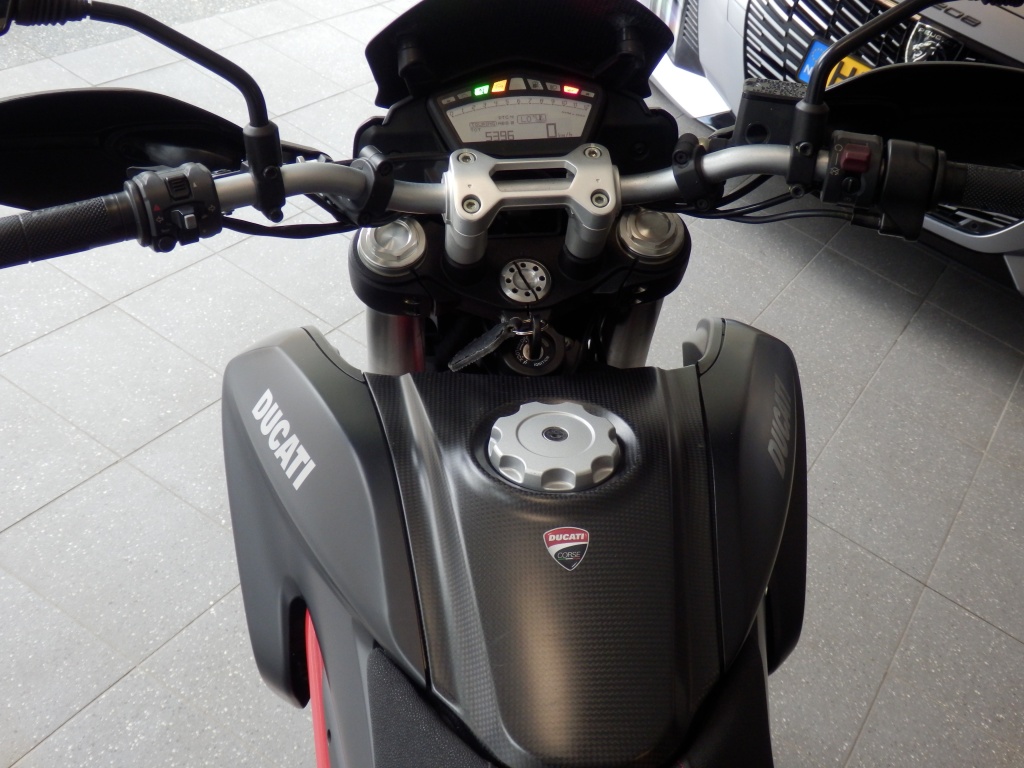 46428161-8.jpg