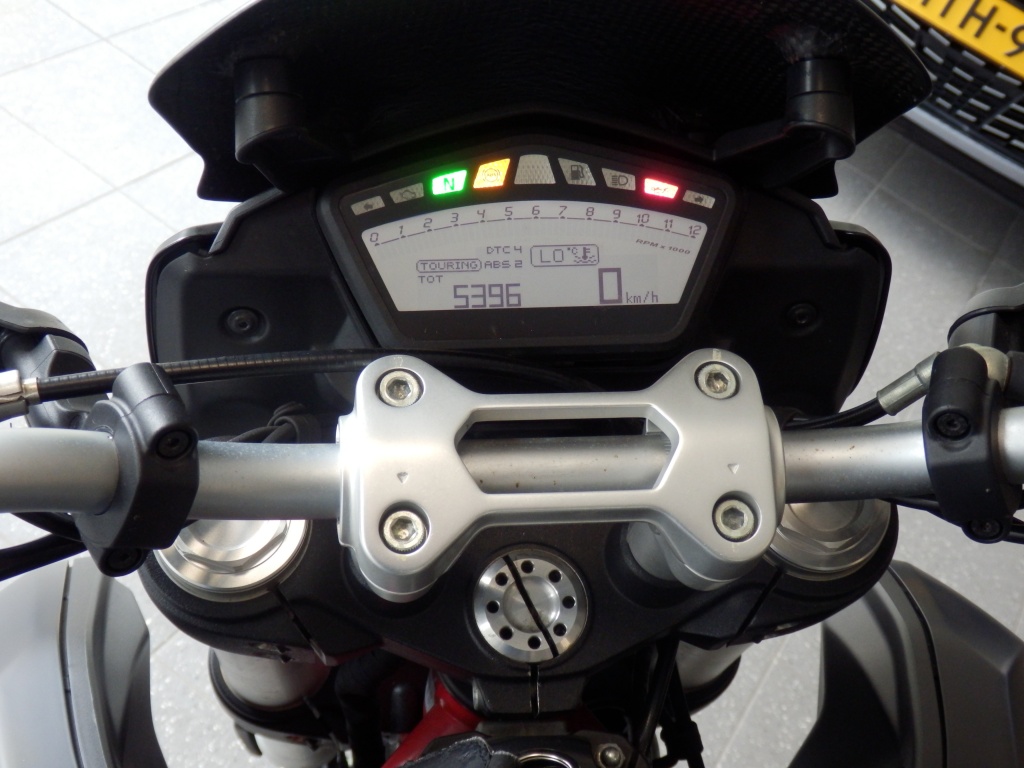 46428161-9.jpg
