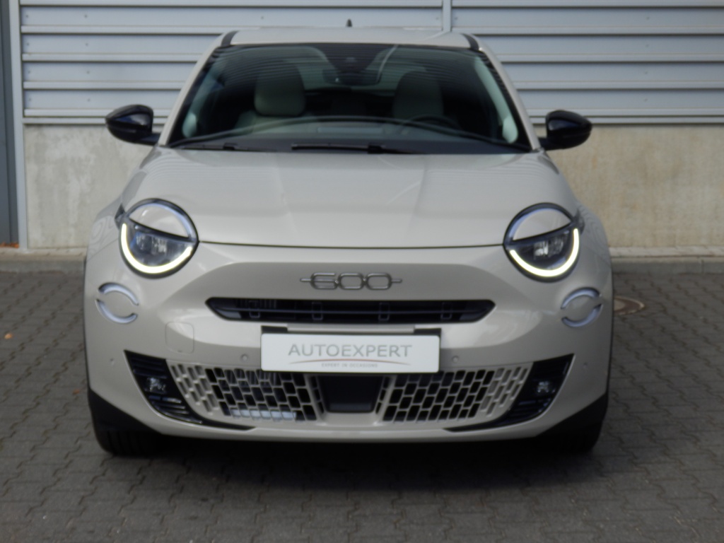47678935-4.jpg