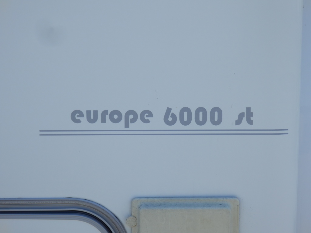 53049070-6.jpg