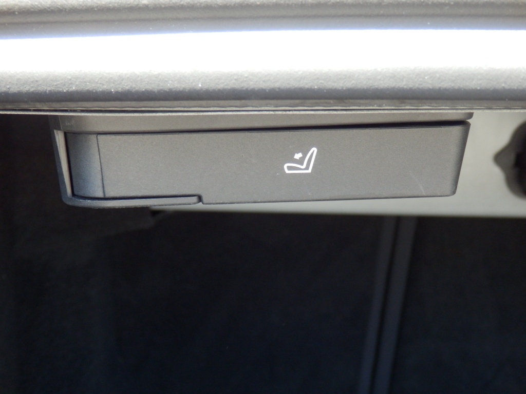 54303512-8.jpg