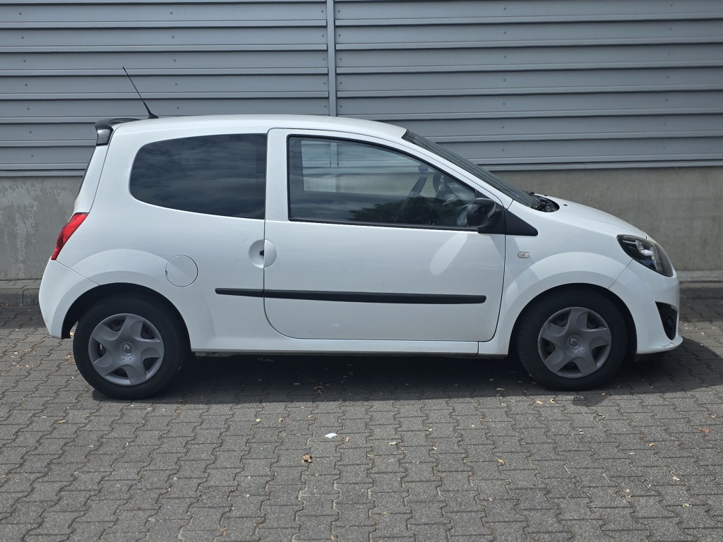 54745607-2.jpg