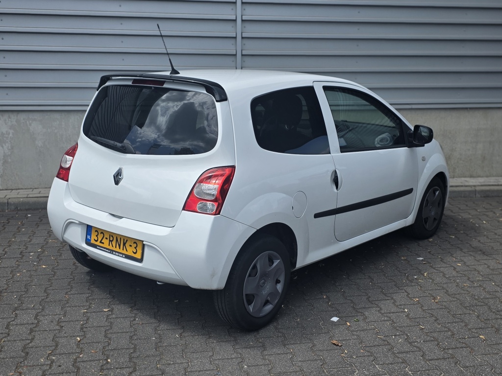 54745607-3.jpg