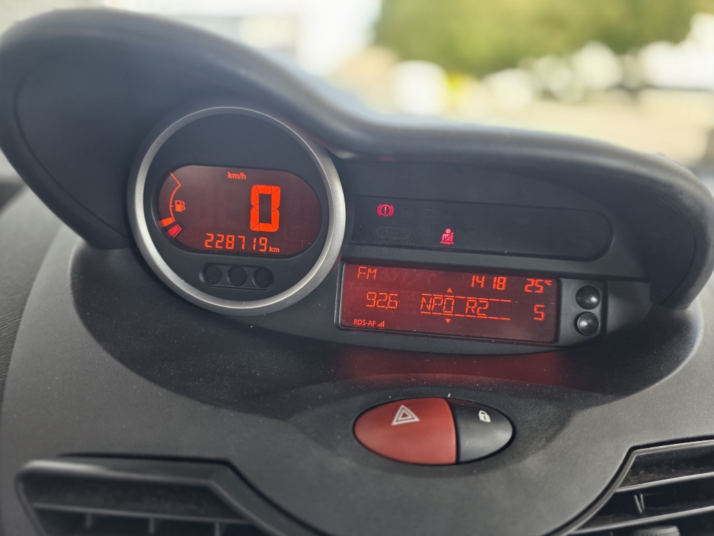 54745607-9.jpg